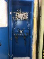 Шкаф газовый баллонный металлический для двух баллонов 50л, с ложементами и откидным пандусом, направляющими для установки газовых панелей с естественной вентиляцией, замком, наружнее исполнение. арт.70400202